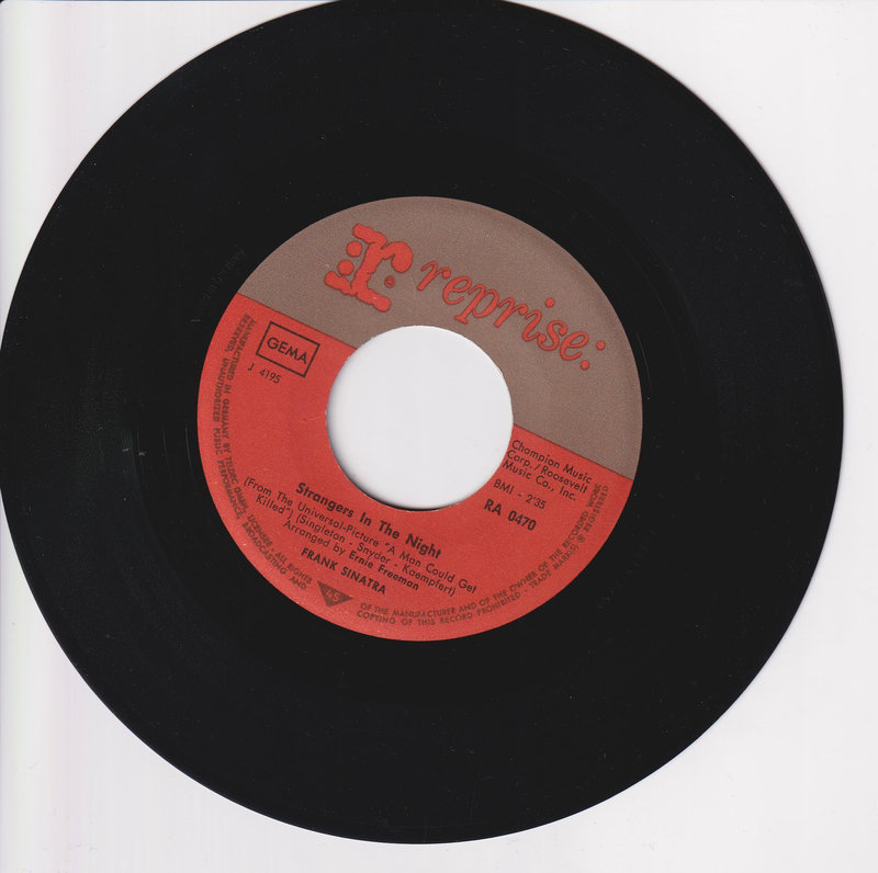 Frank Sinatra – Strangers In The Night